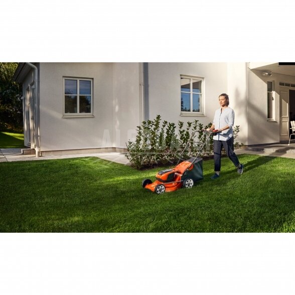 Akumuliatorinė žoliapjovė Husqvarna LC 137i su akumuliatoriumi ir įkrovikliu 2