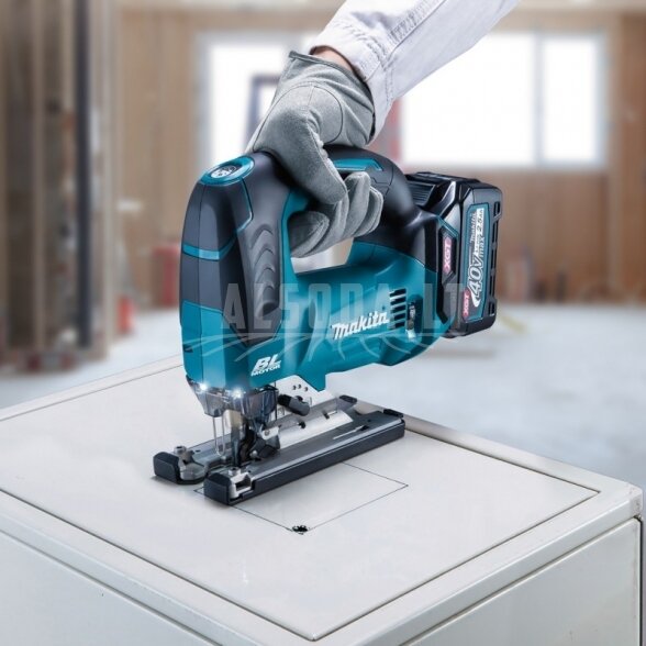 Akumuliatorinis siaurapjūklis MAKITA 40V MAX XGT 9