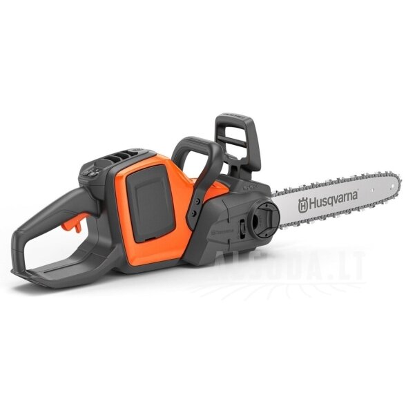 Husqvarna 230i su akumuliatoriumi ir įkrovikliu