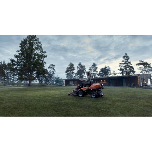 Sodo traktorius Husqvarna R 216T AWD 4