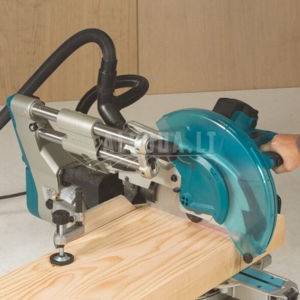 Medžio pjovimo staklės MAKITA LS1219L 1
