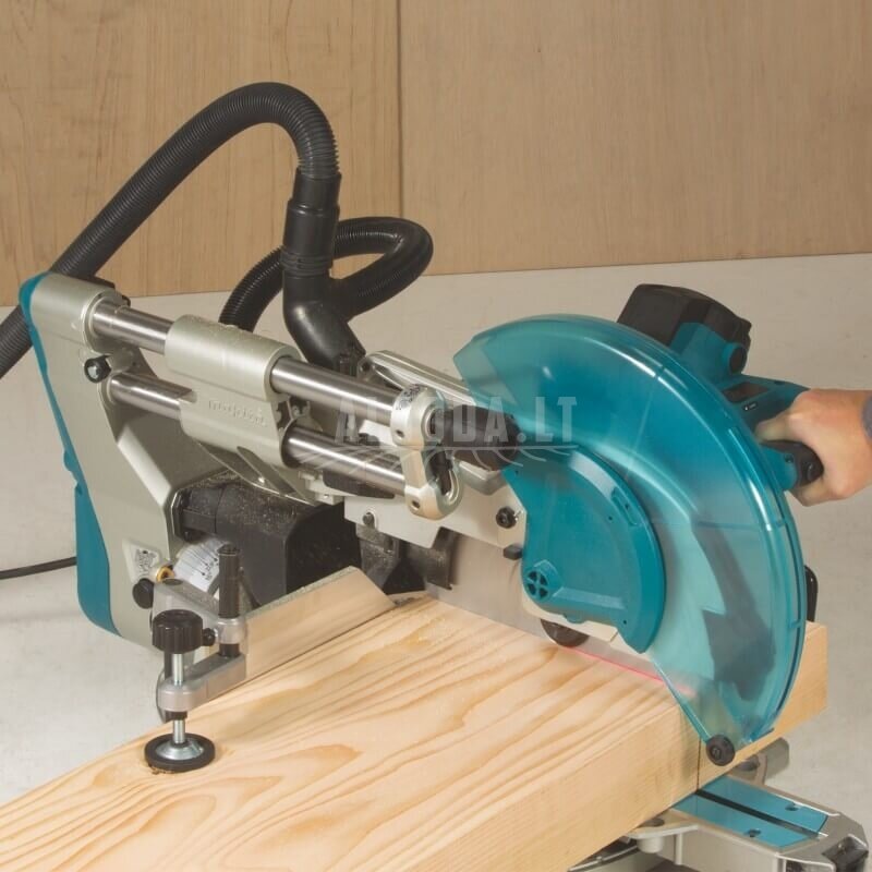 Medžio pjovimo staklės MAKITA LS1219L 1