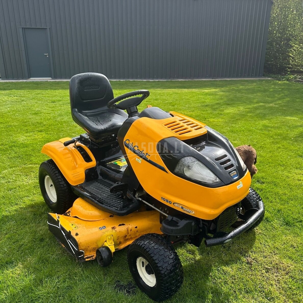 Naudotas sodo traktoriukas CUB CADET Allrounder 1050