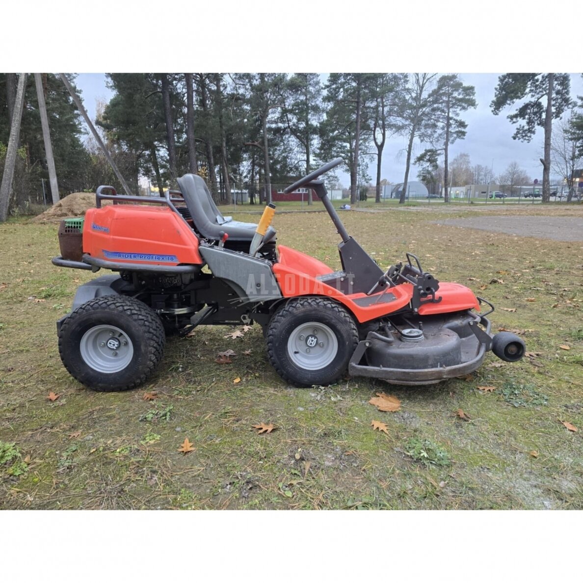 Naudotas sodo traktoriukas Husqvarna Rider ProFlex 18 5 Naudotas sodo traktoriukas Husqvarna Rider ProFlex 18 5
