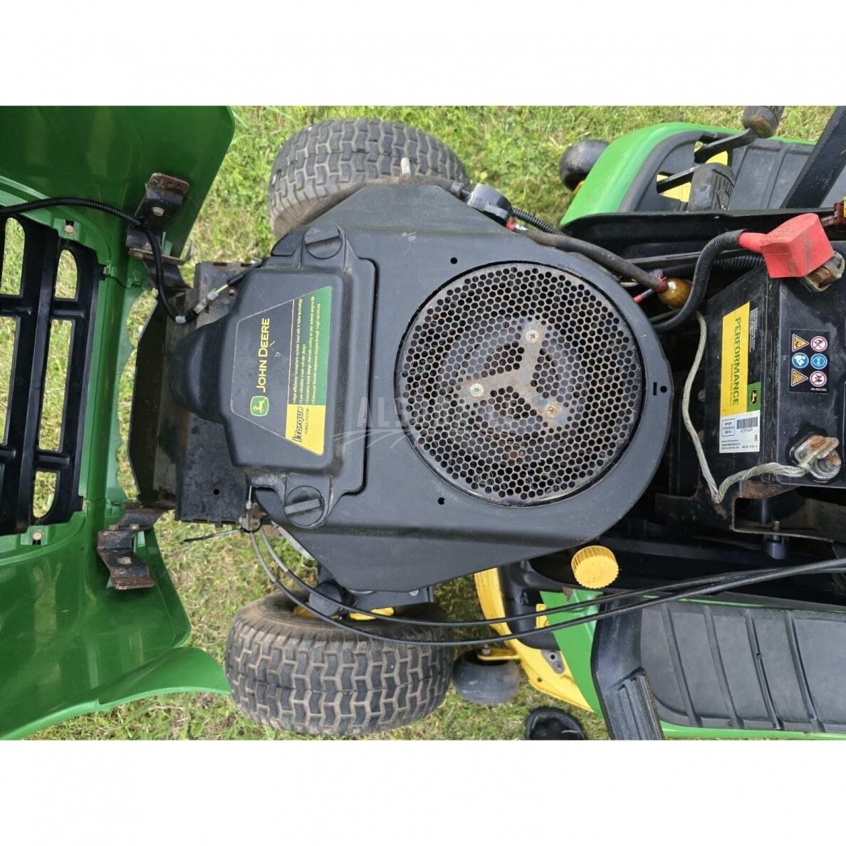 Naudotas sodo traktoriukas john Deere X300R 2 Naudotas sodo traktoriukas john Deere X300R 2
