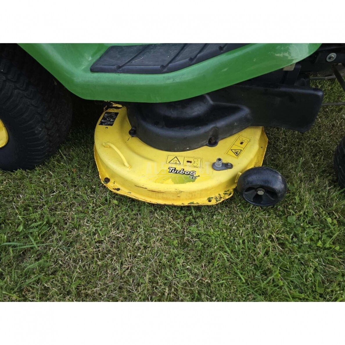 Naudotas sodo traktoriukas john Deere X300R 5 Naudotas sodo traktoriukas john Deere X300R 5
