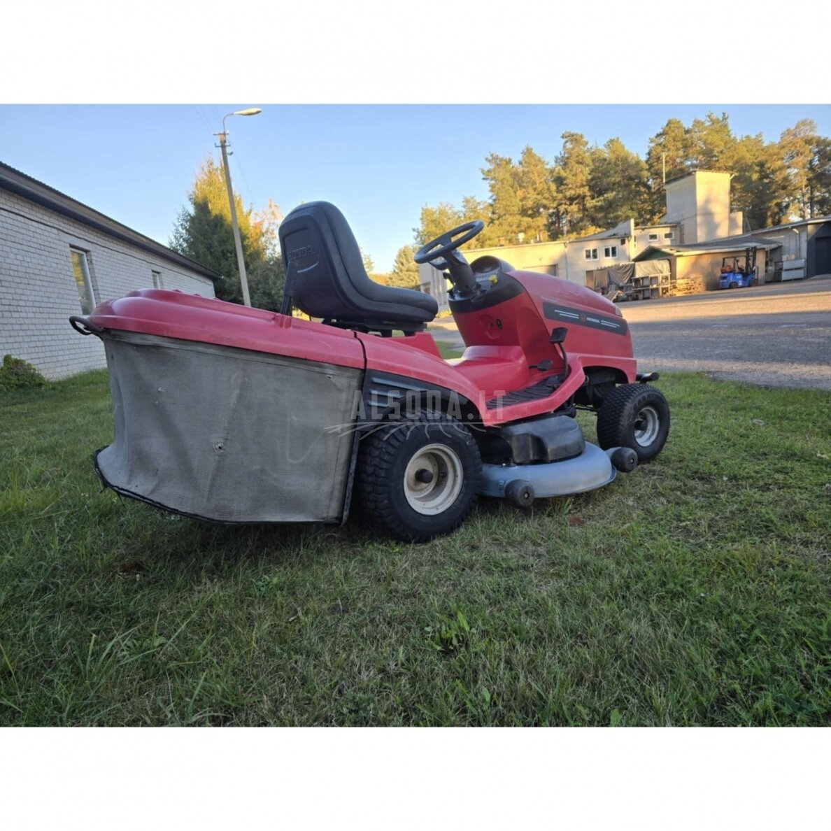 Naudotas vejos traktoriukas Honda 9 Naudotas vejos traktoriukas Honda 9