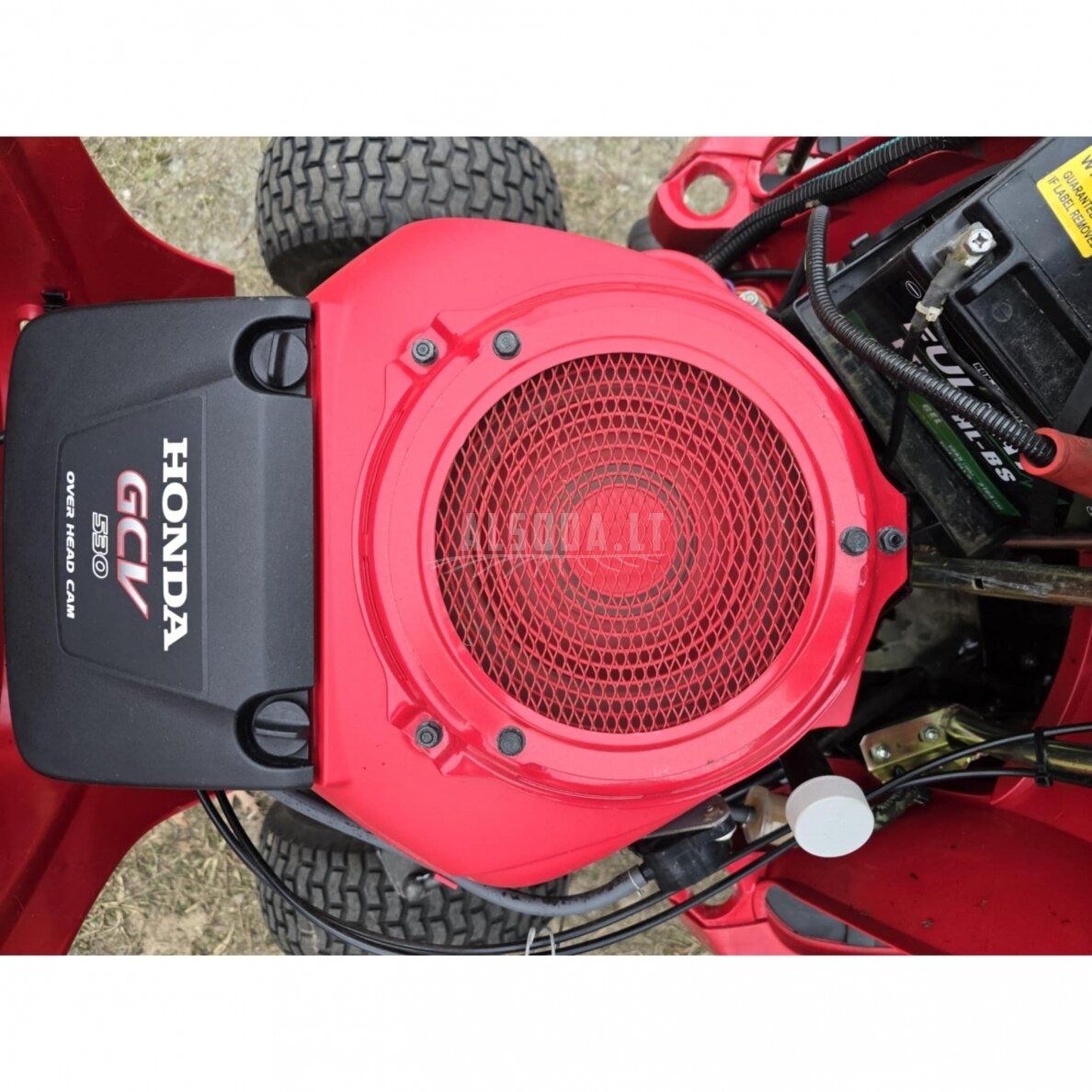 Naudotas vejos traktoriukas Honda 2417 V-TWIN 8