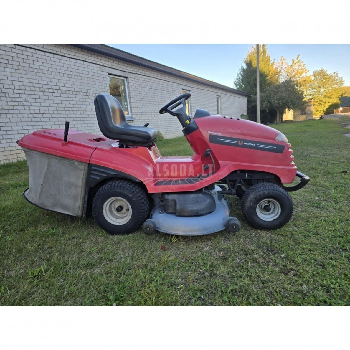 Naudotas vejos traktoriukas Honda 8 Naudotas vejos traktoriukas Honda 8