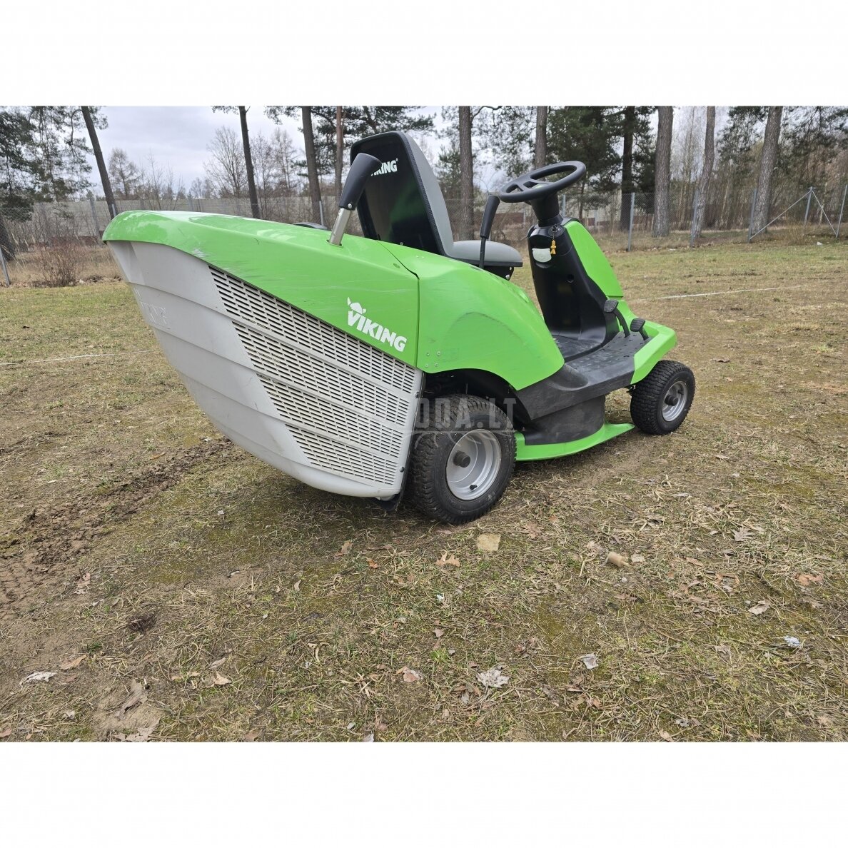 Naudotas vejos traktoriukas Viking MR4082 4