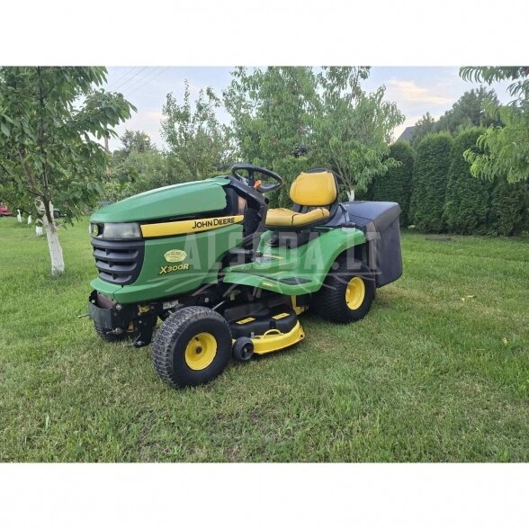 Naudotas sodo traktoriukas john Deere X300R 3 Naudotas sodo traktoriukas john Deere X300R 3
