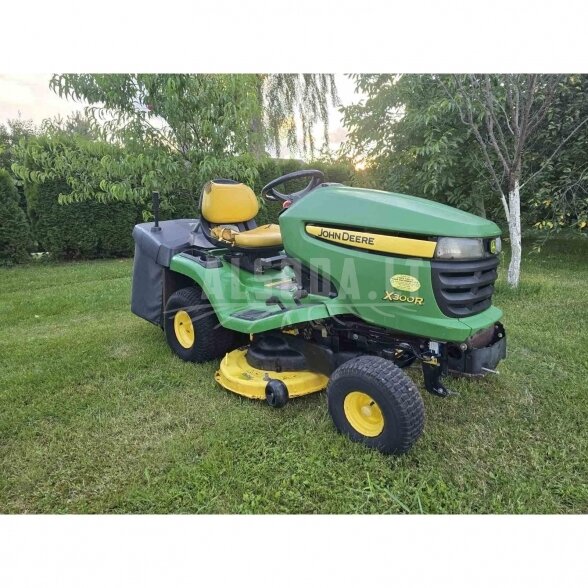 Naudotas sodo traktoriukas john Deere X300R Naudotas sodo traktoriukas john Deere X300R