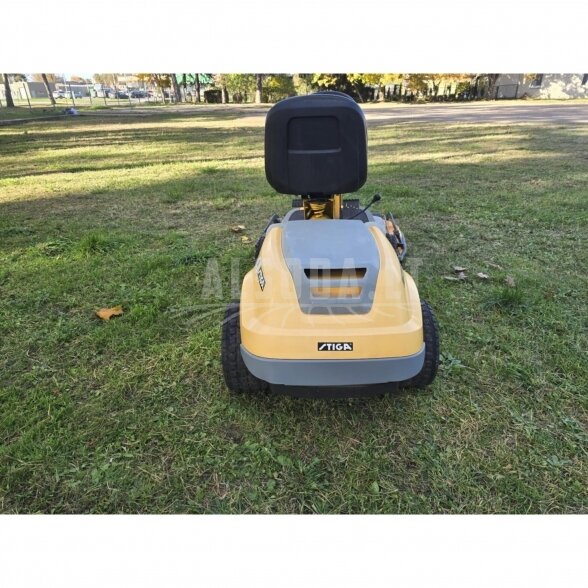 Naudotas vejos traktoriukas Stiga Park Compact 16 4WD 5 Naudotas vejos traktoriukas Stiga Park Compact 16 4WD 5