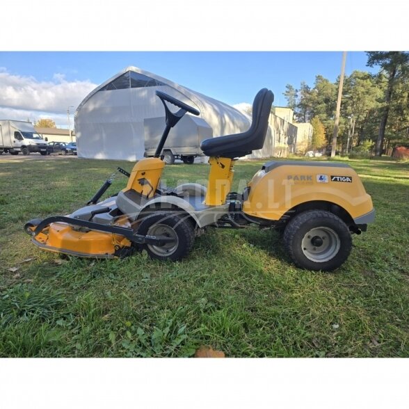 Naudotas vejos traktoriukas Stiga Park Compact 16 4WD 1 Naudotas vejos traktoriukas Stiga Park Compact 16 4WD 1