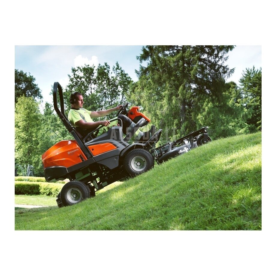 Sodo traktoriukas Rider Husqvarna P 524XR EFI 4 Sodo traktoriukas Rider Husqvarna P 524XR EFI 4